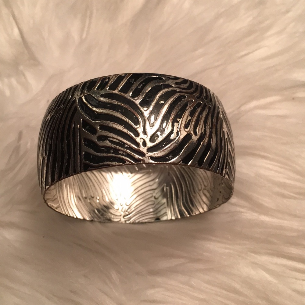 HM zebra cuff bracelet in black and silver